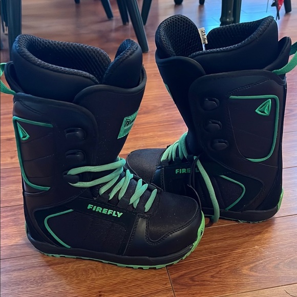 Firefly Kids Snow Boots - Black and Green - Picture 1 of 5